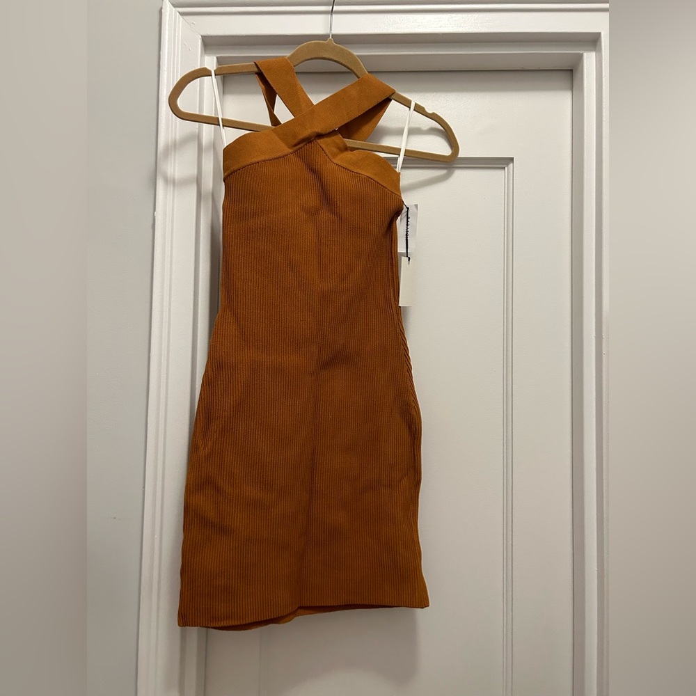 NWT Aritzia Babaton Ribbed Sculpt Knit Mini Dress Dark Mustard Sz S $110 - Picture 3 of 6